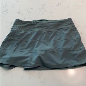 Lululemon skirt green